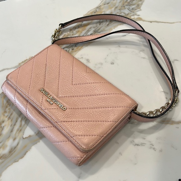 the bag Karl Lagerfeld is light pink - Picture 3 of 17